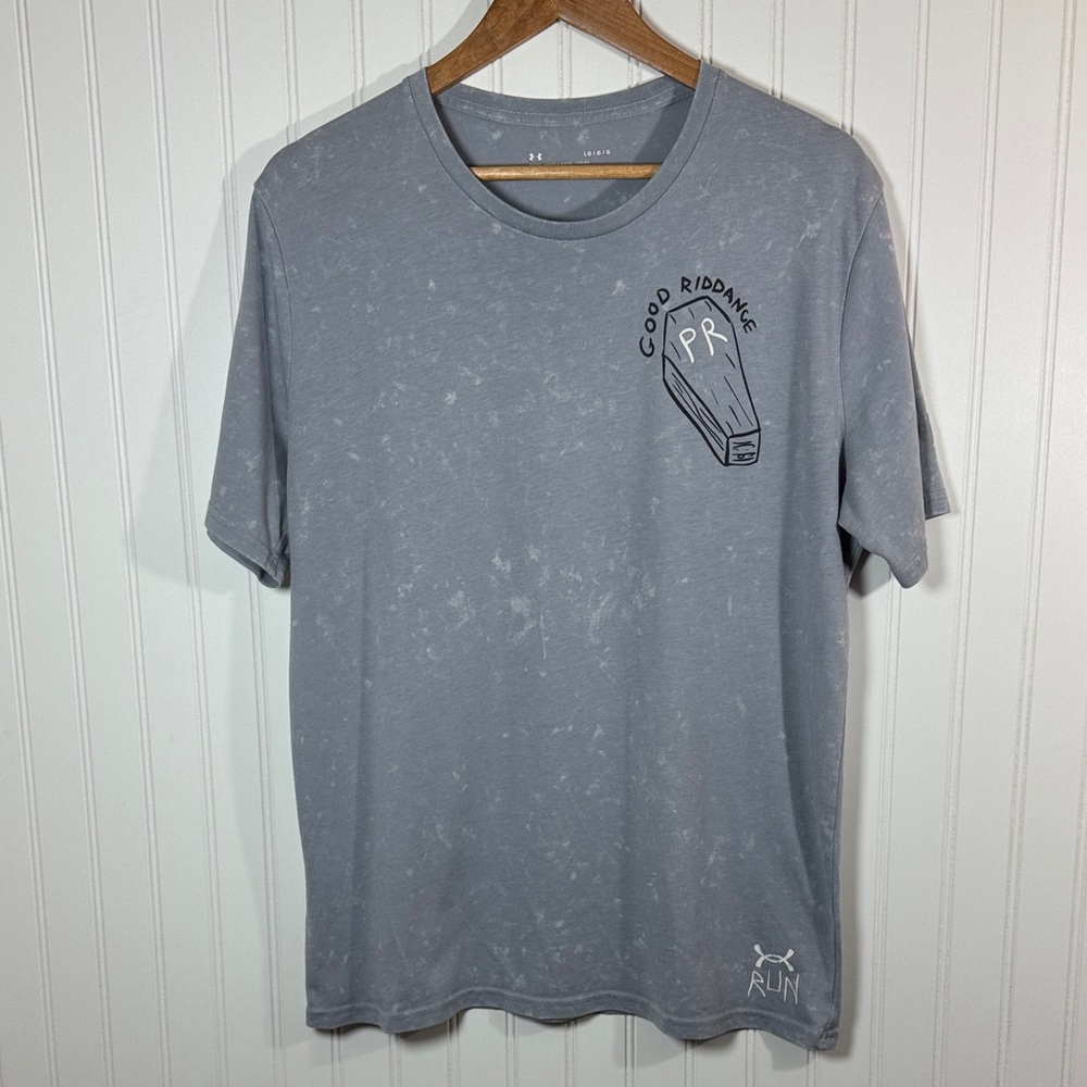 Under Armour Mens ”Run Your Face Off Dust” Short Sleeve in Grey Splatter Sz LG